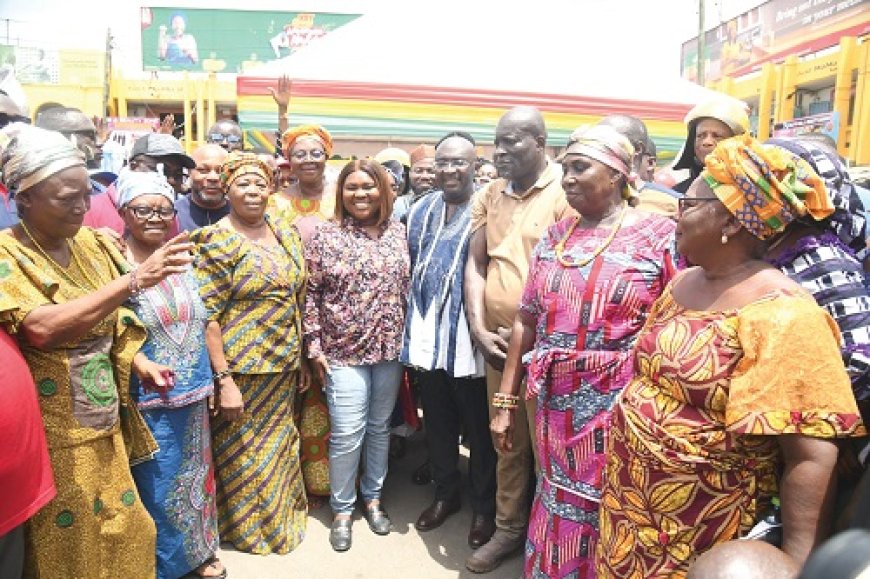 Vice-President Bawumia Visits Madina Market Fire Victims, Announces Support