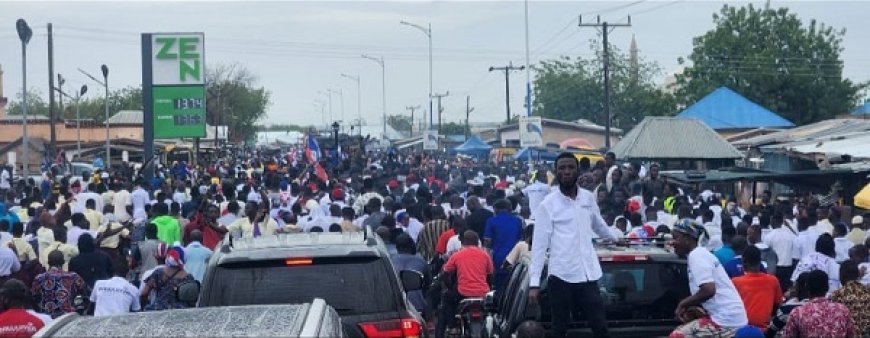 Enthusiastic Support for VP Bawumia Despite Morning Rains in Walewale